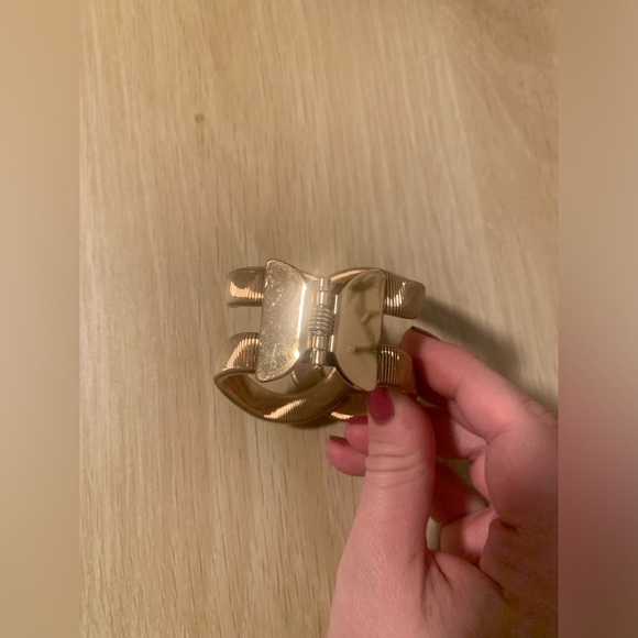 PRELOVED GOLD TONE CUFF BRACELET - Picture 3 of 3